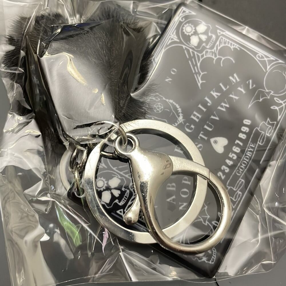 Ouija Planchette Keychain Pompom - Picture 4 of 5